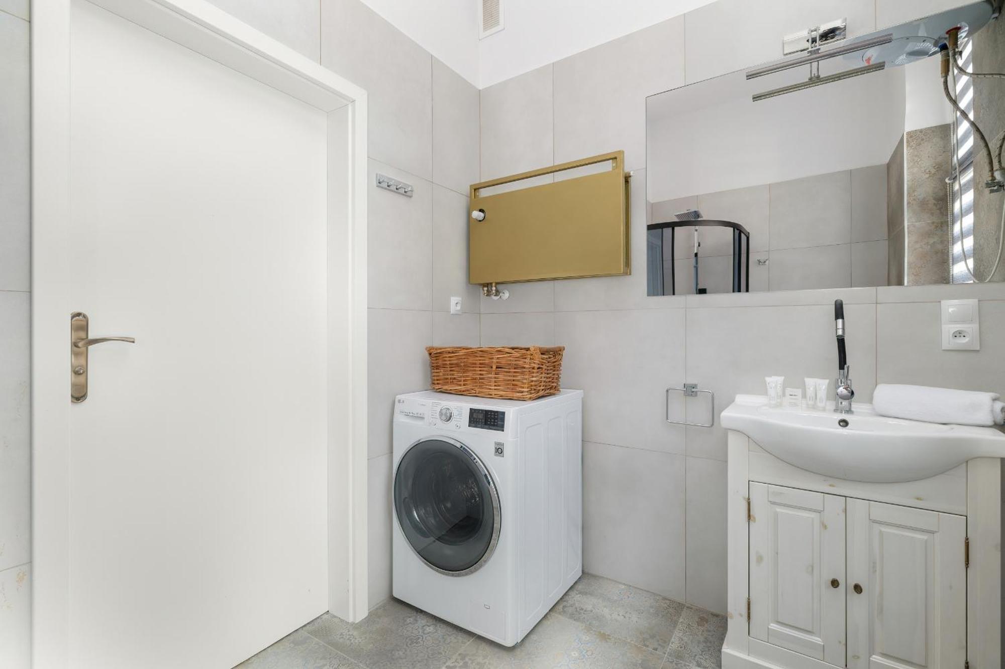 Nowoczesne I Stylowe Apartamenty W Centrum Bytomia Blisko Rynku By Noclegi Renters Zewnętrze zdjęcie